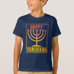 Camiseta feliz del feriado de Hanukkah para niños<br><div class="desc">Feliz camiseta de manga corta de Hanukkah, regalo de Navidad, té de Chanukah, camiseta judía, camiseta de Hannukah para niños, camiseta festiva Dejar que su hijo use esta camisa mientras encienda la menorah, coma lagos, juegue a dreidel o todos los ocho días de Hanukkah. Fantástico como regalos para las próximas...</div>