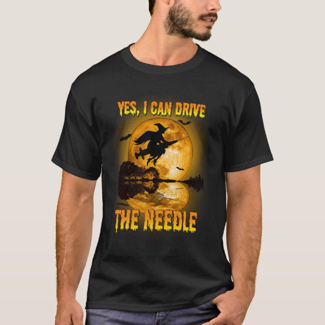 Camiseta Feliz Día de Halloween Bruja Conducir La Needle Va (Anverso)