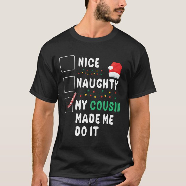 Camiseta Feliz Día de Navidad Bonita traviesa, mi primo me  (Anverso)