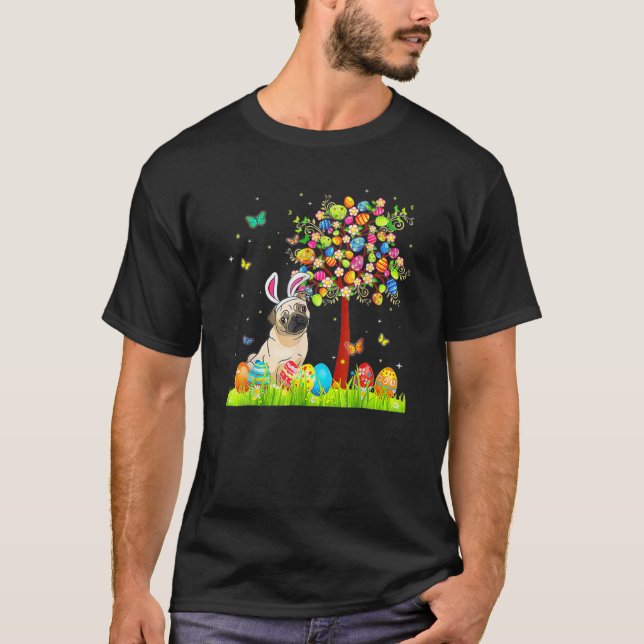 Camiseta Feliz Día de Pascua lindo conejo pug árbol de huev (Anverso)