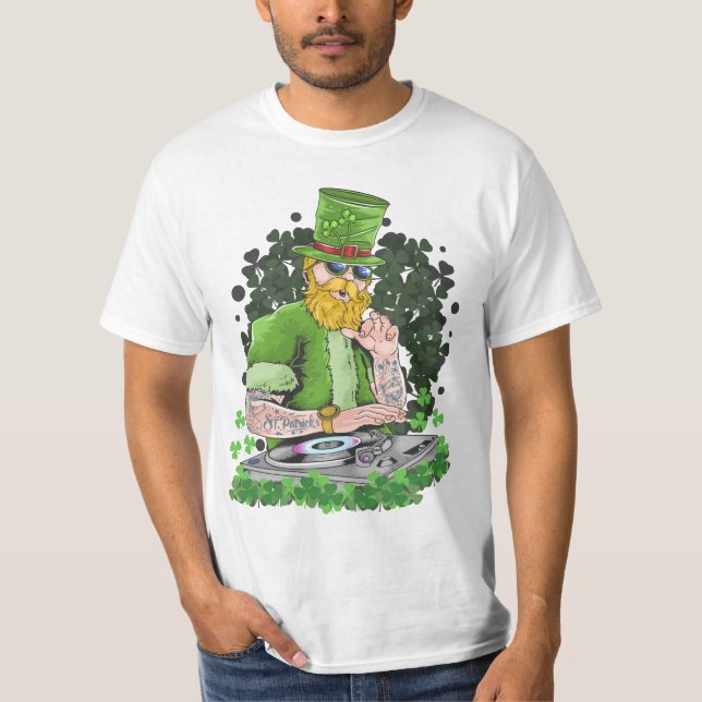 Camiseta Feliz Día de San Patricio | Leprechaun DJ (Anverso)