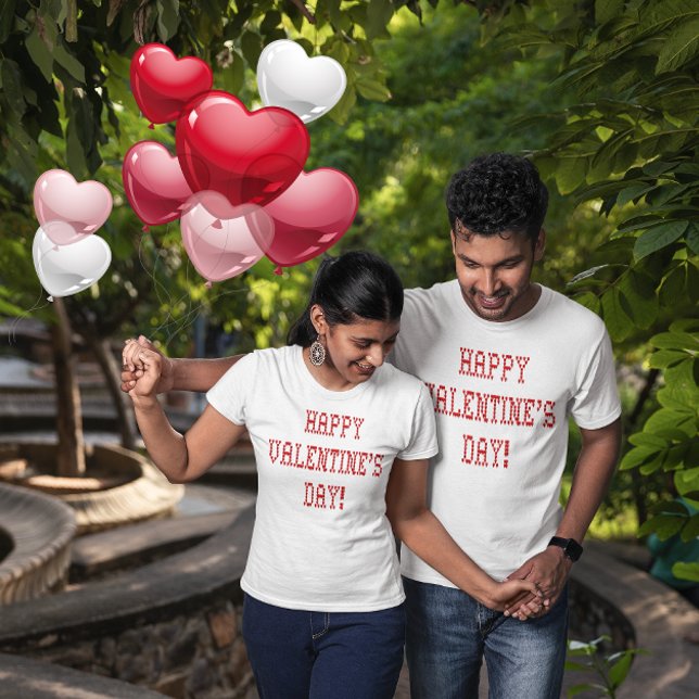 Camiseta Feliz Día de San Valentín, corazón en forma de fue (Happy Valentine's Day Tiny Heart Shaped Font Unisex T-Shirt)