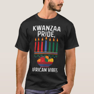 Camiseta Feliz feriado africano por las velas de Kwanzaa