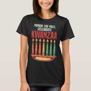 Camiseta Feliz feriado africano por las velas de Kwanzaa