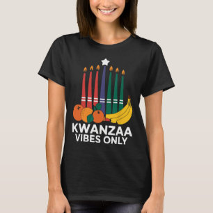 Camiseta Feliz feriado africano por las velas de Kwanzaa