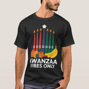 Camiseta Feliz feriado africano por las velas de Kwanzaa