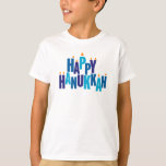 Camiseta Feliz feriado de las velas de Hanukkah<br><div class="desc">Haz especial a Chanukah y transmite el espíritu de la temporada con esta camiseta decorativa. El saludo "Happy Hanukkah" se expresa en tonos tonales azules. Las cartas sirven como una menorah con pequeñas llamas ardiendo sobre nueve "letras de velas". Disponible con productos a juego.</div>