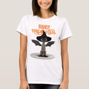 Camiseta Feliz Halloween. Gato con alas y gorra de bruja