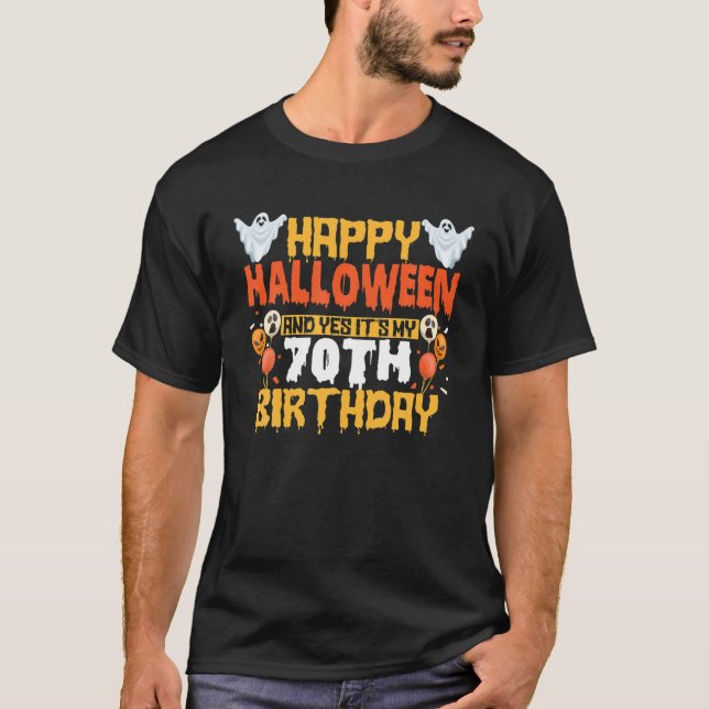 Camiseta Feliz Halloween y sí es mi cumpleaños número 70 y (Anverso)