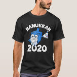 Camiseta Feliz Hanukkah 2020 Dreidel Dabbing Face Mask<br><div class="desc">Feliz Hanukkah 2020 Dreidel Dabbing Face Mask Toilet Paper Shirt</div>