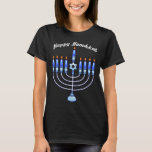 Camiseta Feliz Hanukkah Menorah judío Cute Velas T-S<br><div class="desc">Muestra al mundo tu orgullo de Hanukkah con un diseño contemporáneo y lindo de camisetas judías de PopQTstudio. Este té presenta un diseño lúdico de una Menorah coronada con alegres velas kawaii. Un gran regalo para tus amigos y familia judíos.</div>