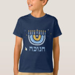 Camiseta Feliz Hanukkah Menorah Rainbow T-Shirt<br><div class="desc">Nuestra camiseta de saludo arcoiris Menorah Hanukkah tiene un popular diseño arcoiris que se volteó para convertirse en una alegre menorah Hanukkah/ Chanukah. Con una salpicadura de estrellas judías de David, este diseño moderno es una manera fresca y divertida de desear a la familia y amigos un Hanukkah feliz dondequiera...</div>