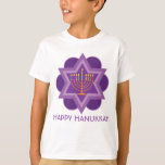 Camiseta Feliz Hanukkah púrpura1<br><div class="desc">Feliz Hanukkah en tonos púrpura con menorah amarilla y la estrella de David en un fondo. velas de colores. Genial como regalo. ¡Te deseo feliz Hanukkah!</div>