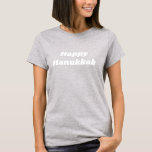 Camiseta Feliz Hanukkah, simple tipografía retro<br><div class="desc">Celebre el Festival de las Luces con esta elegante camiseta "Happy Hanukkah" que presenta una simple tipografía retro en un guión elegante. El diseño, limpio y clásico, capta la esencia de Hanukkah con un toque de encanto vintage. Perfecto para añadir un toque festivo a tu armario, esta camiseta es a...</div>