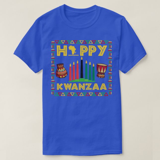 Camiseta Feliz Kwanzaa Kinara sobre las velas en África (Diseño del anverso)