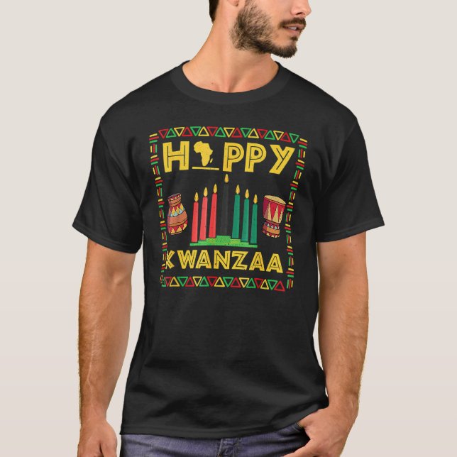 Camiseta Feliz Kwanzaa Kinara sobre las velas en África (Anverso)