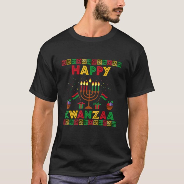 Camiseta Feliz Kwanzaa Kinara sobre las velas en África (Anverso)