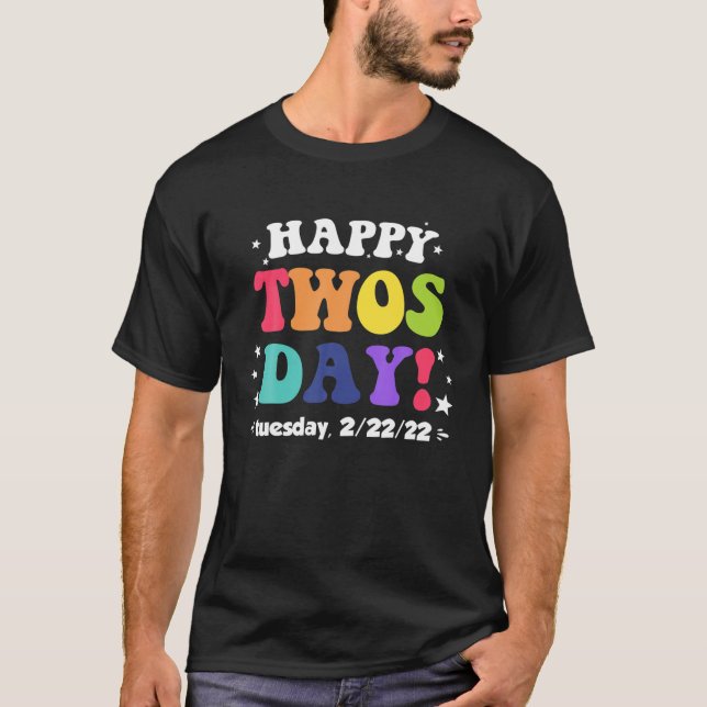 Camiseta Feliz Martes 2/22/22 2S Día 22 De Febrero (Anverso)