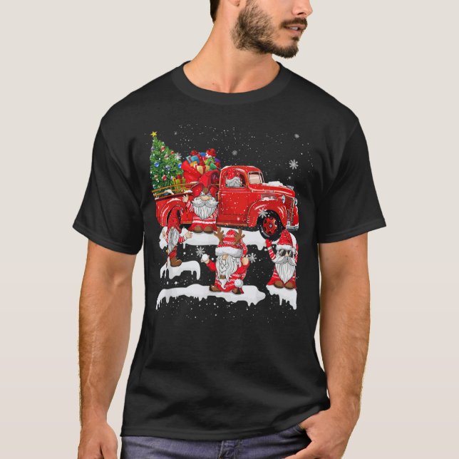 Camiseta Feliz Navidad Santa Gnome con fondo de Camión Rojo (Anverso)
