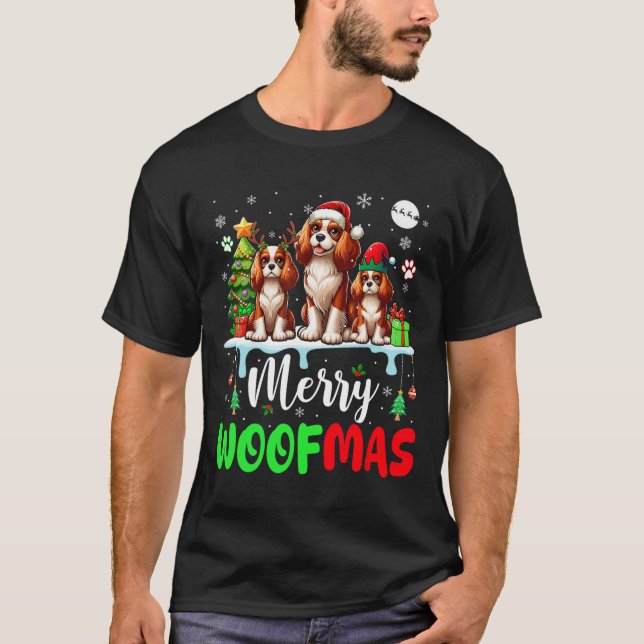 Camiseta Feliz Navidad Woof Three Santa Elf King Charles (Anverso)