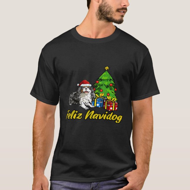 Camiseta Feliz Navidog Cavalier King Charles Spaniel Santa  (Anverso)