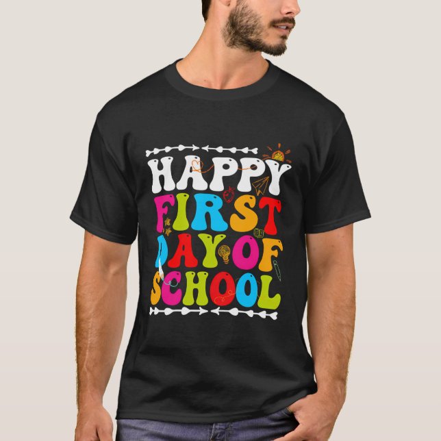 Camiseta Feliz Primer Día De La Escuela 2023 De Vuelta A La (Anverso)
