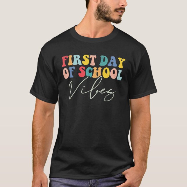 Camiseta Feliz Primer Día De La Escuela Vibes De Vuelta A L (Anverso)
