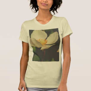 Camiseta femenina con estampado floral