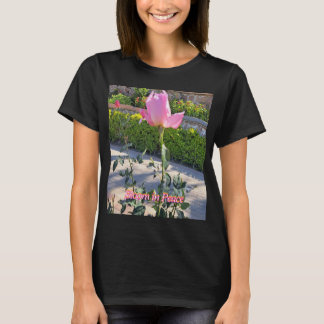 Camiseta femenina de rosa floral rosa florece en p