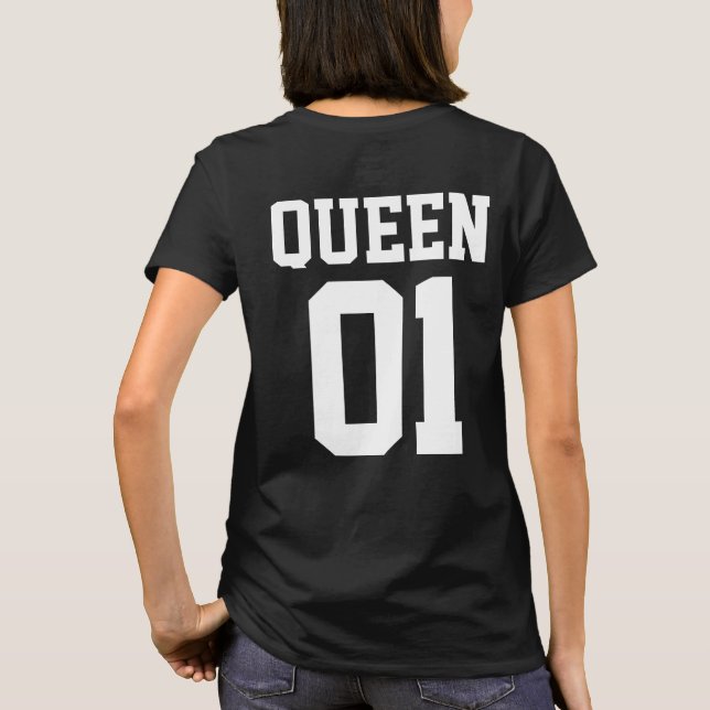 Camiseta femenina personalizable Queen Number 01 e (Reverso)
