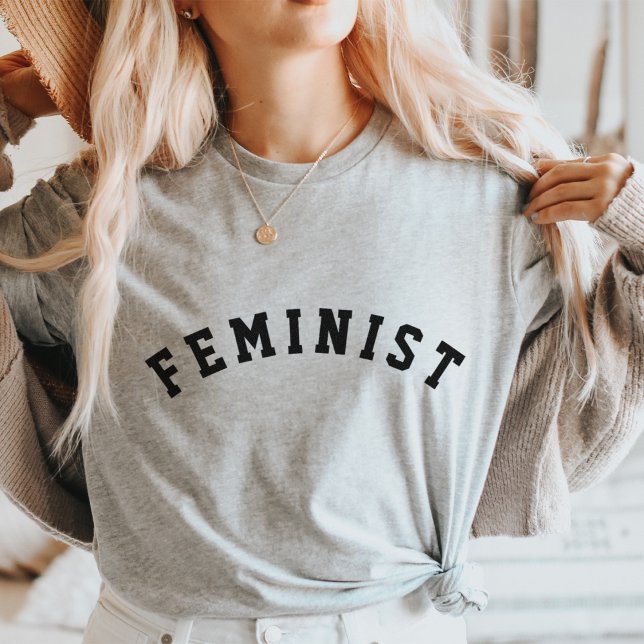 Camiseta Feminist | Collegiate Typography (Subido por el creador)
