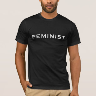 Camiseta Feminista: texto blanco en negrita sobre negro