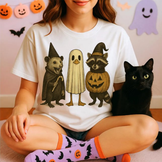 Camiseta Feral Raccoon Opossum Duck Halloween Trio - Gracio (Halloween raccoon opossum duck art, spooky animal trio, ghost costume, pumpkin, candy, funny cute

)