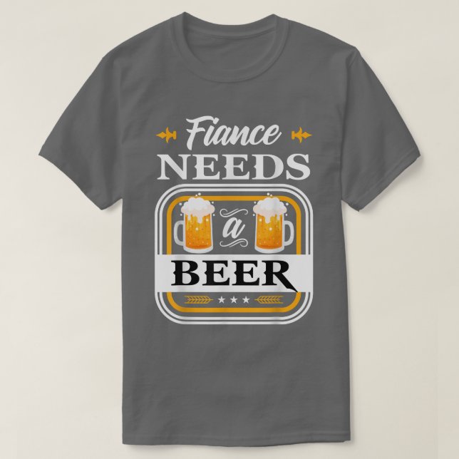 Camiseta Fiance Needs a Beer Bride and Groom Drinker Beers  (Diseño del anverso)