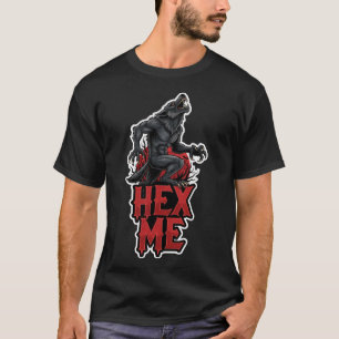 Camiseta Fiero hombre lobo rugiendo bajo una luna roja con
