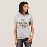 Camiseta Fiesta como un cumpleaños o Boda de piña<br><div class="desc">Fiesta hawaiano tropical como Boda de piña,  soltera o camiseta blanca de cumpleaños para una boda de destino hawaiana o fiesta de cumpleaños.</div>