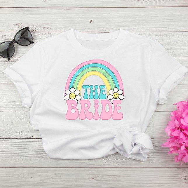Camiseta Fiesta de Bachelorette Cute Bride Retro Hippie (Celebrate the bride-to-be in fun and style at her bachelorette party)