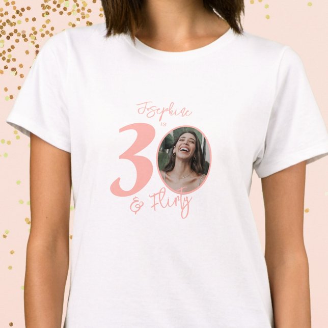 Camiseta Fiesta de cumpleaños de fotos rosadas de Treinta y (Subido por el creador)
