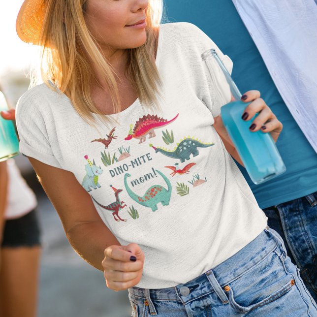 Camiseta Fiesta de cumpleaños de mamá dino-mite dinosaurio  (Cute dinosaur dino-mite mom birthday party T-Shirt)