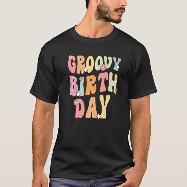 Camiseta Fiesta de cumpleaños de Retro Groovy que coincide  (Anverso)