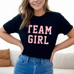 Camiseta Fiesta de revelación de sexo de bebé Rubor bebé ro<br><div class="desc">Deportivo rosa claro "Chica de equipo" señoras diseño de camisetas con letras deportivas en negro</div>