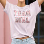 Camiseta Fiesta de revelación de sexo de bebé Rubor bebé ro<br><div class="desc">Deportivo rosa "Chica de equipo" señoras diseño de camisetas con letras deportivas</div>
