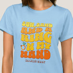 Camiseta Fiesta de Soltera en la Playa Sol Arena Anillo Ret<br><div class="desc">Haz un splash en tu próxima despedida de soltera con estas increíbles camisetas personalizadas para una fiesta de soltera en la playa. Ya sea que estés celebrando un viaje de bach, unas vacaciones de chicas o unas vacaciones con las mejores amigas, estas camisetas personalizadas para la fiesta de soltera en...</div>