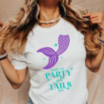 Camiseta Fiesta, nuestras colas contra la fiesta de la solt<br><div class="desc">¡Este es un Fiesta,  nuestras colas contra la camiseta de la soltera de la sirena!</div>