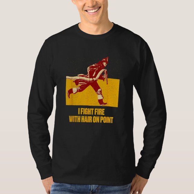 Camiseta Fights Fire Hair on Point  Firefighter Humor Firem (Anverso)