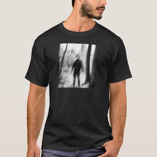 Camiseta Figura borrosa de miedo negro (Anverso)