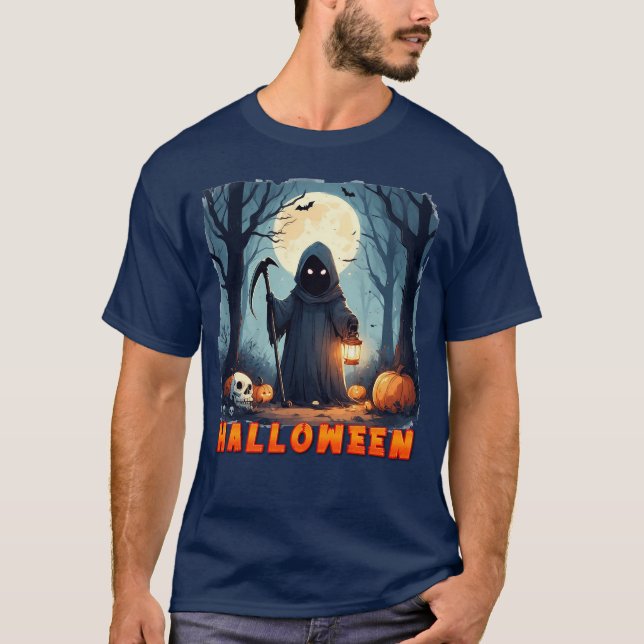 Camiseta Figura encapuchada sosteniendo linterna (Anverso)