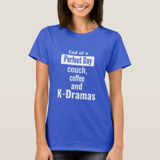 Camiseta Fin del día perfecto - sofá, café y K-Dramas