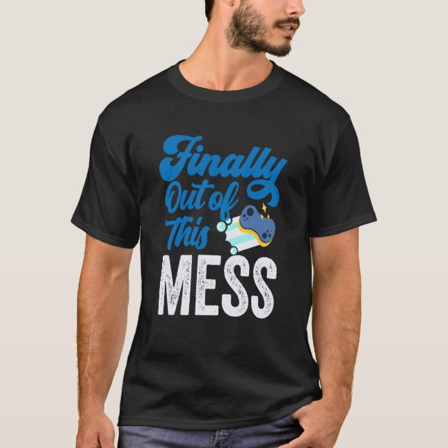Camiseta Finally Out Of This Mess Pensioner Retiree Retirem (Anverso)