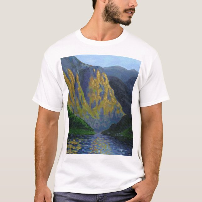 Camiseta Fiordo noruego acercándose a la puesta de sol (Anverso)